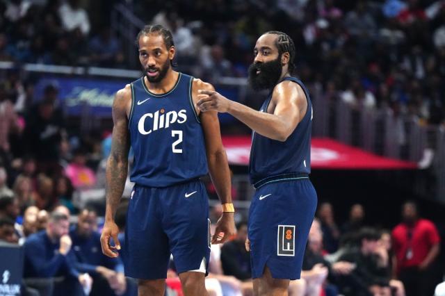 usa-la-clippers-forward-kawhi-leonard-2-and-guard-james-harden-1-talk-during-their-game-against-the-new-orleans-pelicans-in-the-second-half-at-cryptocom-arena.jpg